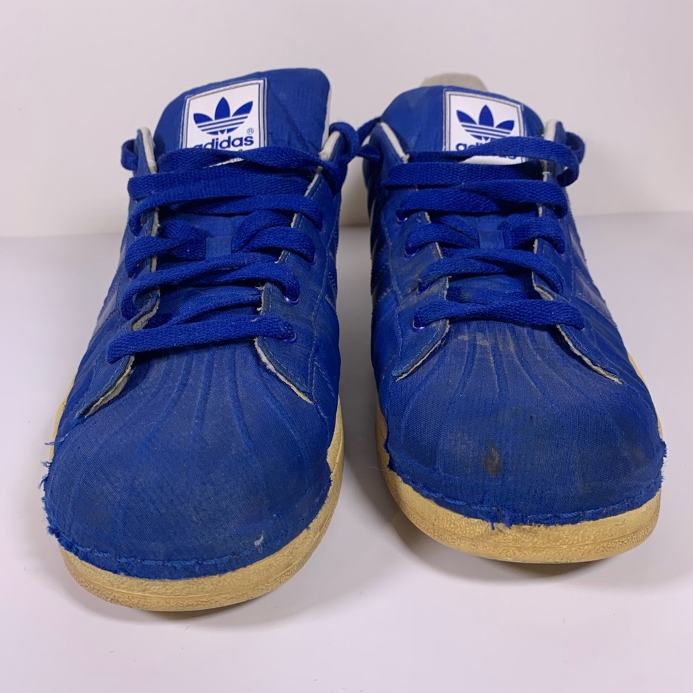Vintage 2011 adidas superstar shoes